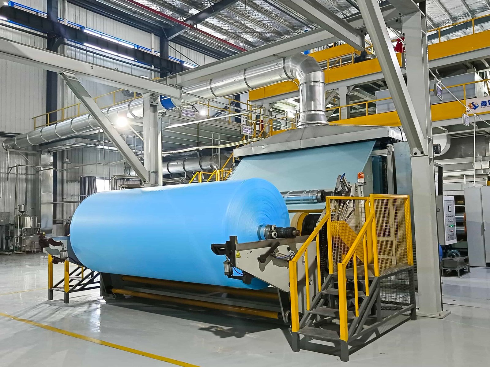PP Spunbond Nonwoven Fabric for Disposable Products: A Buyer’s Guide 2 SSSPP无纺布生产线 compressed scaled